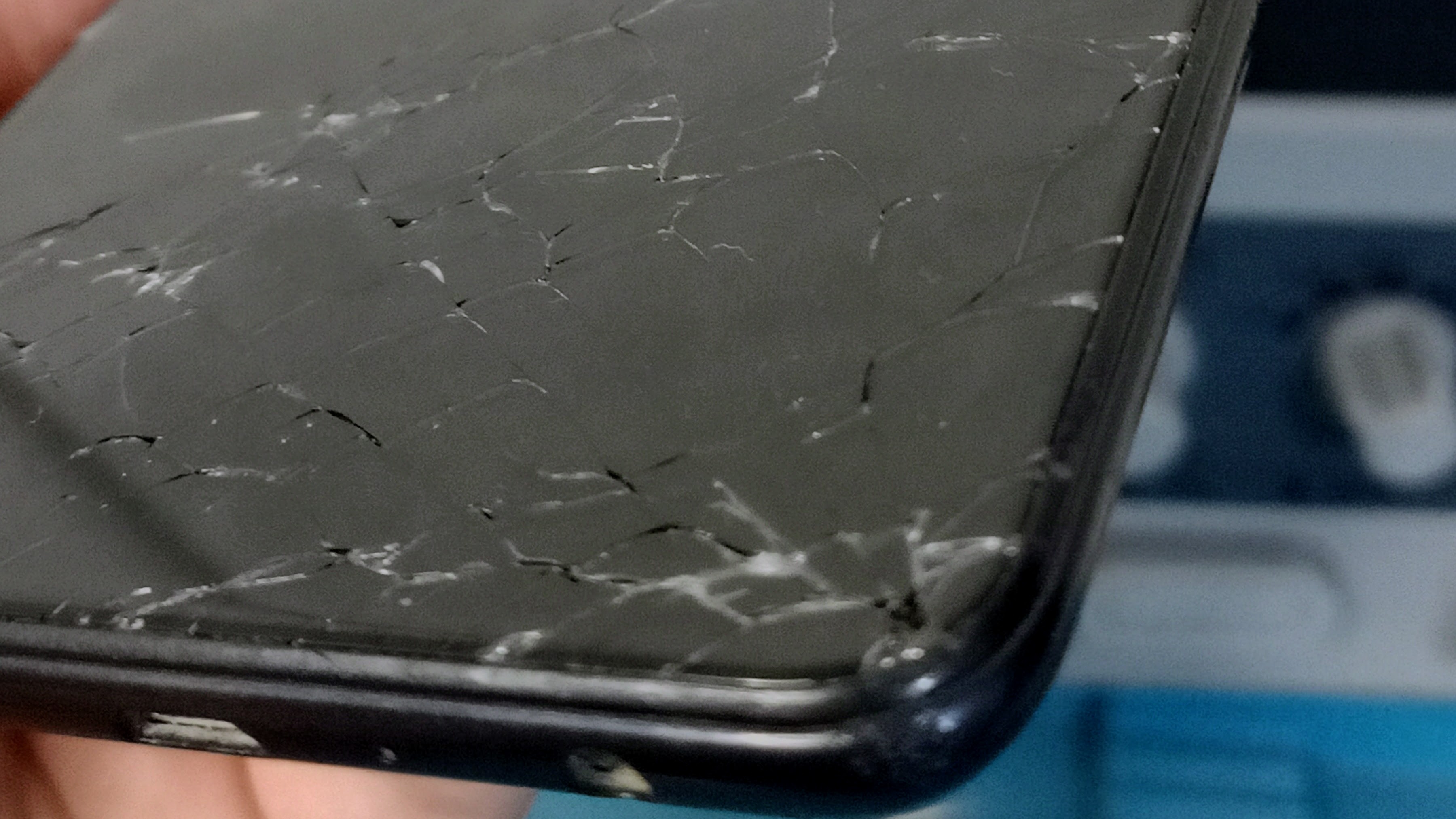 Celular con pantalla rota - Antes